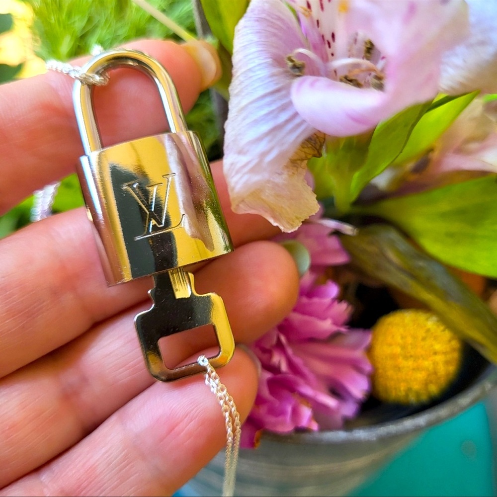 LOUIS VUITTON  NECKLACE PADLOCK WITH KEY!